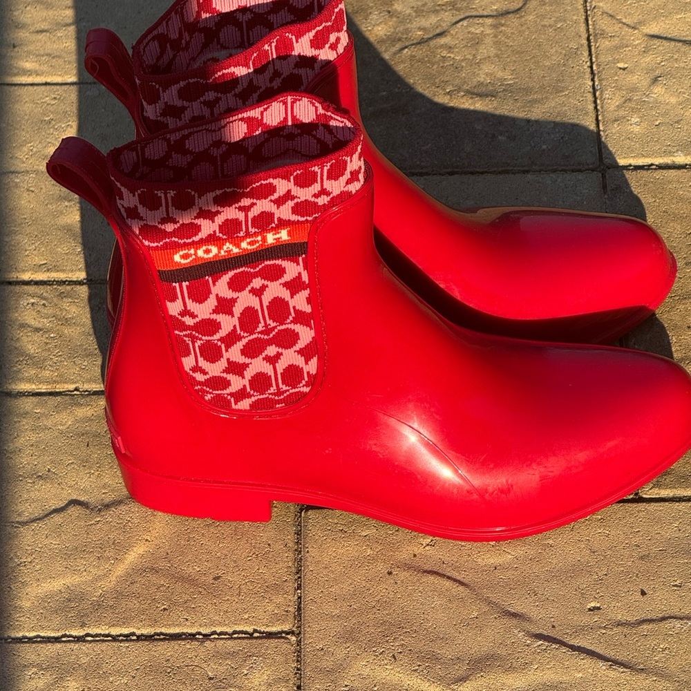 New with tags no box rare women’s red luxury Coach rain boots super cute! - Picture 2 of 6